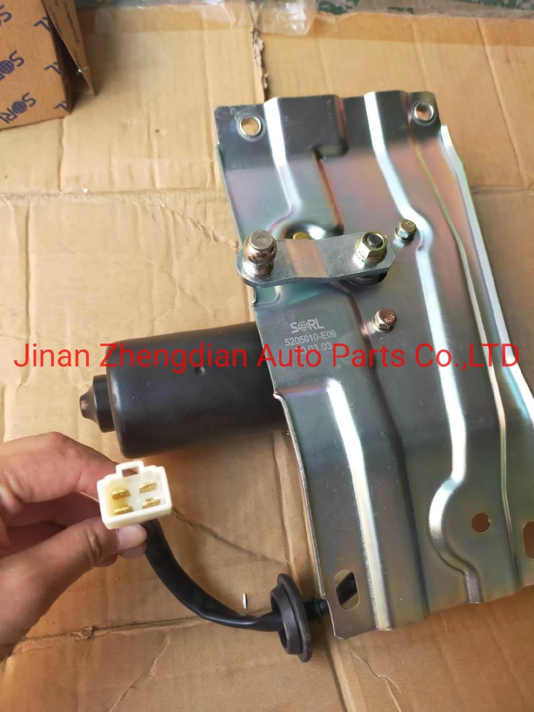 5205010-E09 Truck Wiper Motor with Plate for FAW Rhd Truck Spare Parts Beiben North Benz Sinotruk HOWO Shacman FAW Truck Wiper Arm Wiper Blade